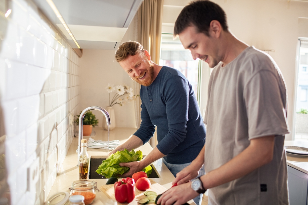 Autistic couple trade off on mutual inability to do household tasks