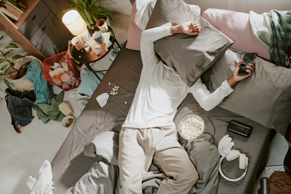 Eeeeeeew! Unexpected house guest finds out how autistic man really lives 