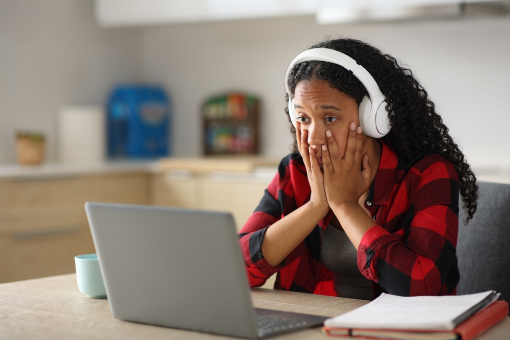 Autistic woman plagued by nightmares of people reading her AO3 history